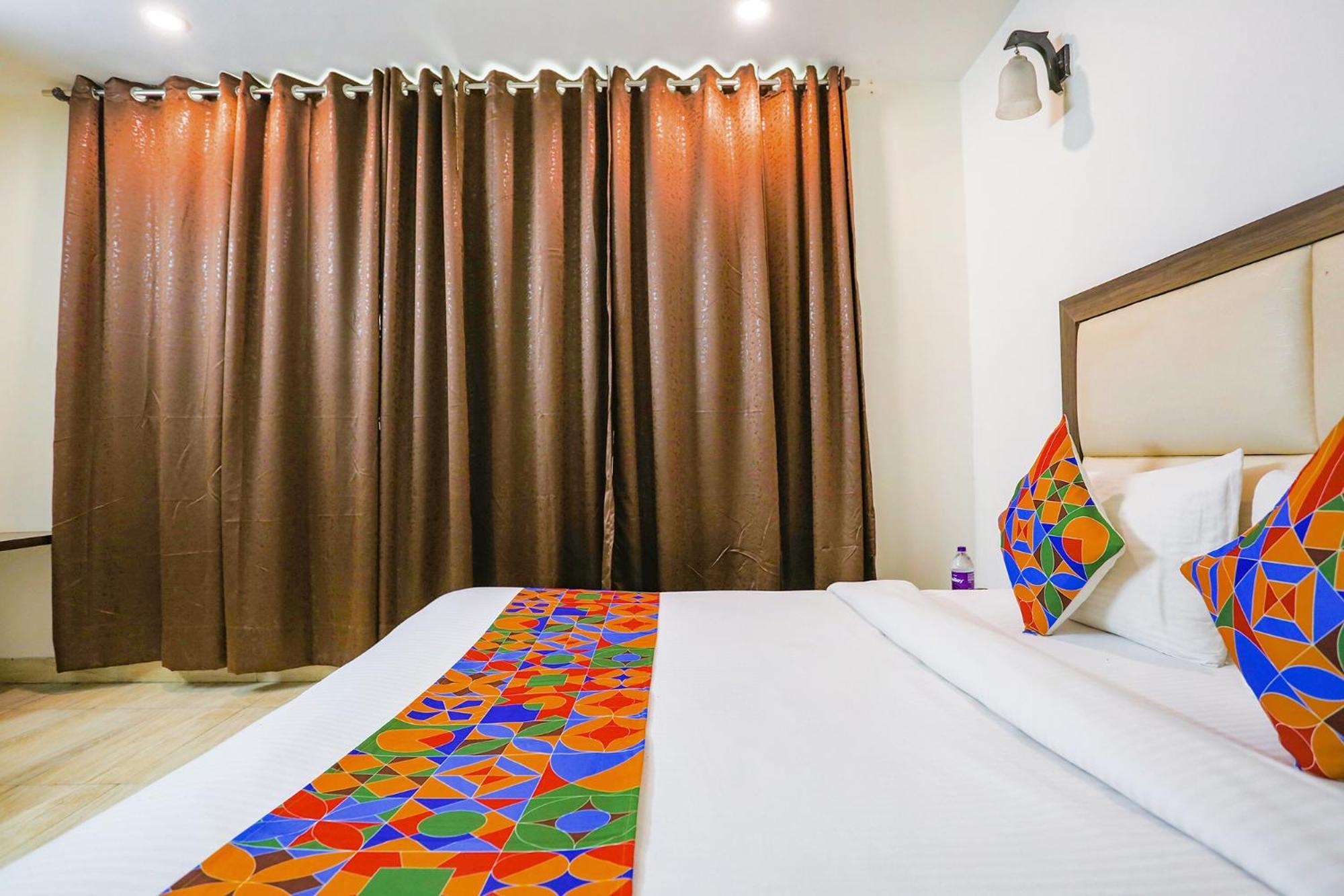 Fabhotel Jpm The Grand Bella - Nr Nehru Place Market Yeni Delhi Dış mekan fotoğraf